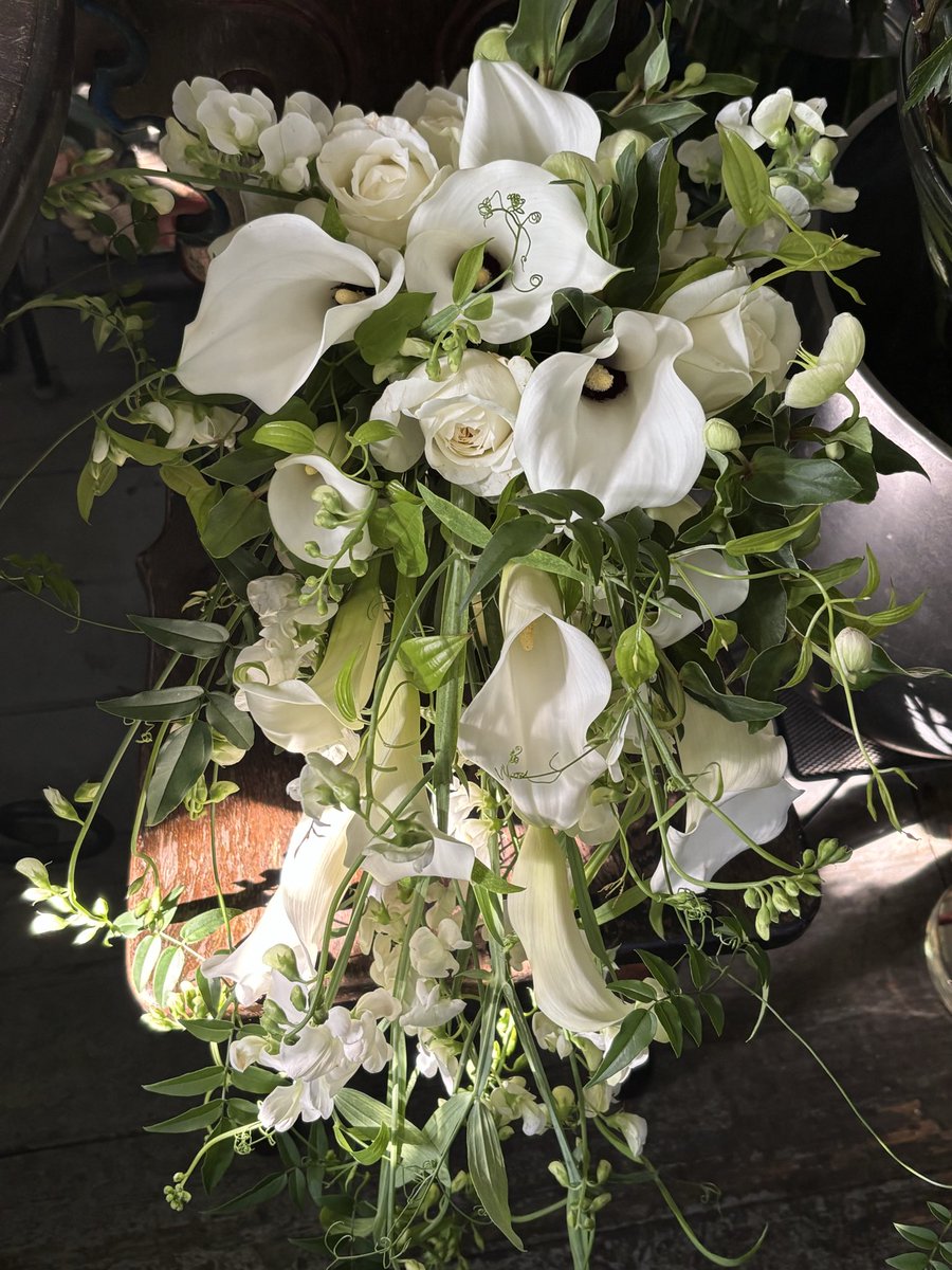 elsur_flower's tweet photo. 7月の営業のお知らせ
火曜日定休日
月〜土曜日 10時〜18時半
日、祝日 10時〜17時半
#西荻窪
#エルスール
#elsur
#カラーのウエディングブーケ https://t.co/L4870QAP6y