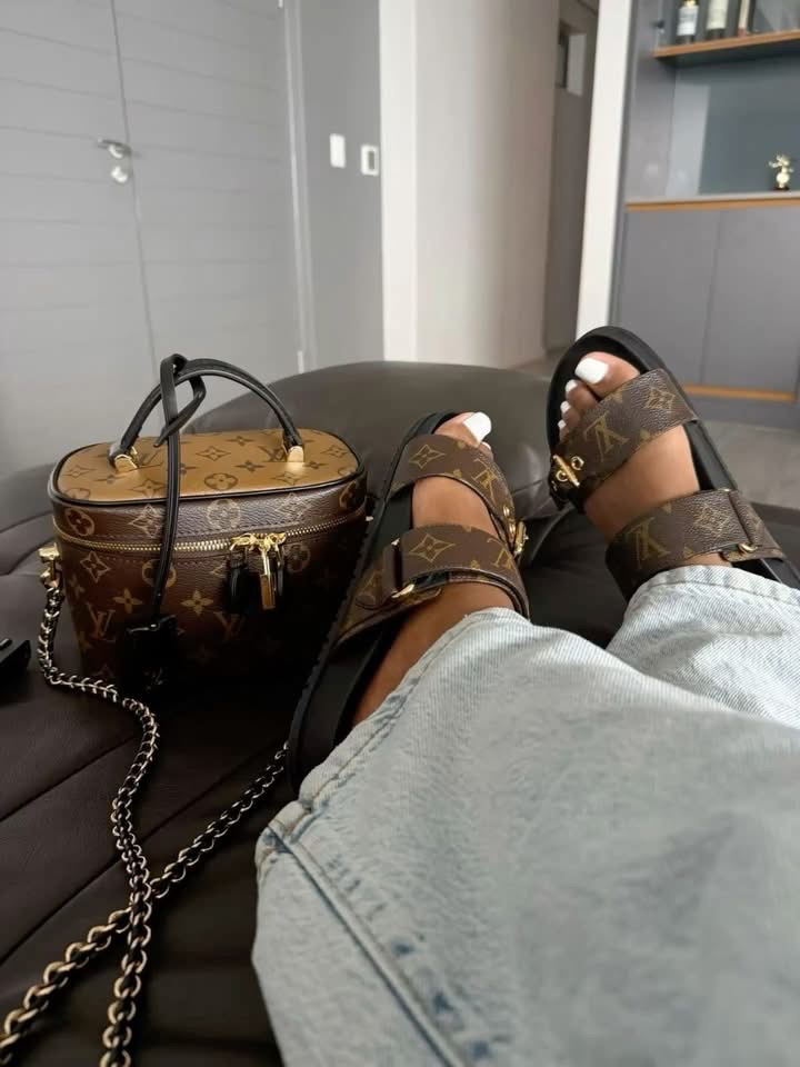 niy2pretty's tweet photo. love me a matching shoe and bag combo 🤭 https://t.co/PXrx5RHMLs