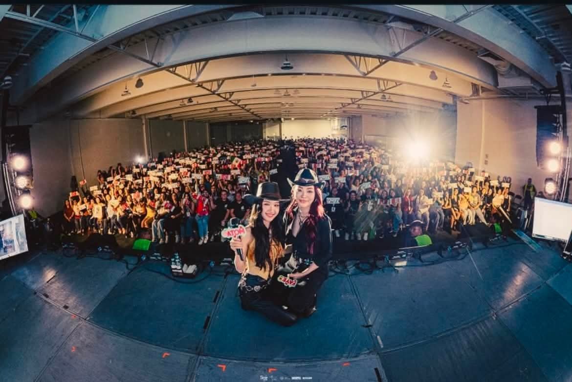 pinkinblu's tweet photo. For reference, this is the venue. It's extremely small (no more than 1,500 people) and completely enclosed, with no ventilation, limited visibility and poor sound in the back. Please change the venue. @GMMTV @zafiroLive @cdmentph https://t.co/HMlKrPpxZZ