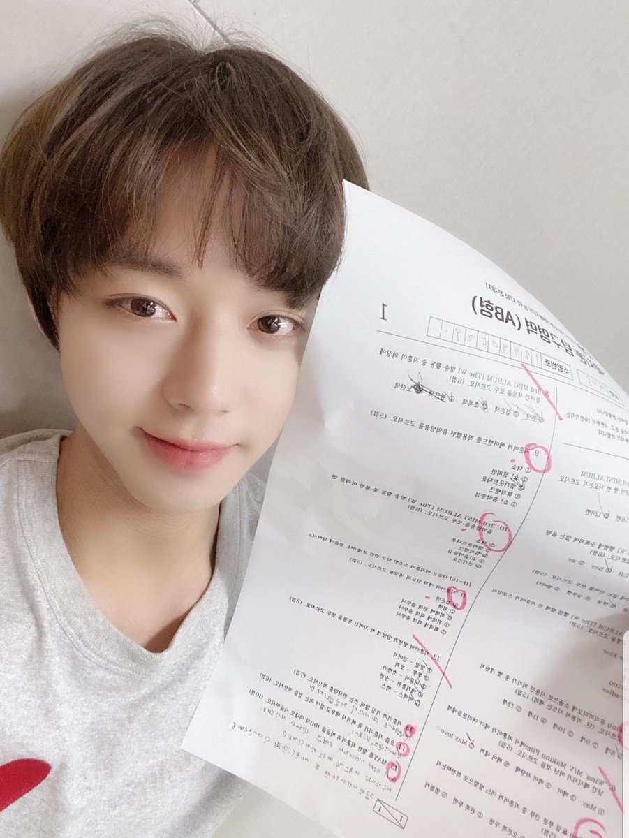 wingnyaa's tweet photo. 엄마 아빠가 칭찬해 줄 때 공부해라
나이 먹어서 공부하면 성적이 좋아도 자랑할 곳이 없다.. 💯 https://t.co/jvzJadTgVS