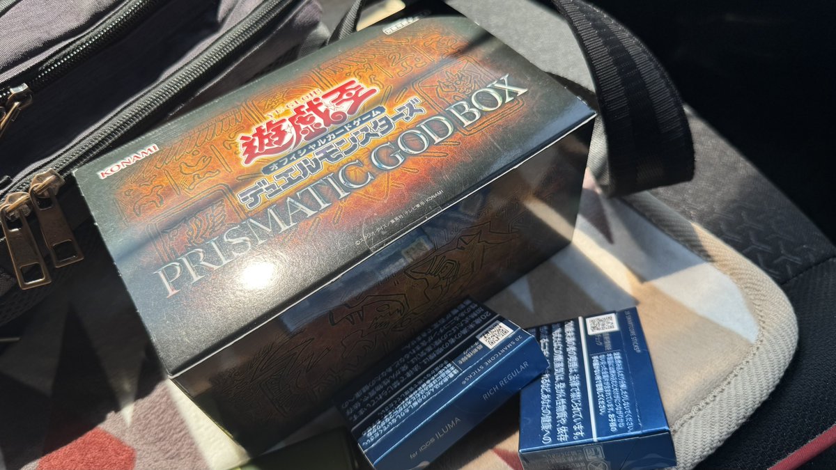 rx79Bondom's tweet photo. ちょうど帰りが一緒になった同僚を車で送って行ったらプリズマティックゴッドボックス(未開封、オベリスクを横から確認)貰った(???)

「ええんか」
「ええで」
「ホンッマにええんか」
「ええで、やってる奴にあげたいんや」

みたいなやり取りを数十回繰り広げた後にお迎えしました🤝 https://t.co/JrKY1BkmKR