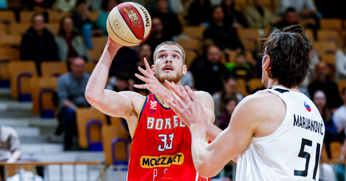 JayhawkSlant's tweet photo. SCOOP: The Jayhawks are targeting a 7-foot center from Serbia. 

The latest on what we know and information on a new name in the mix. #kubball

MORE:
https://t.co/treQLX9wBS https://t.co/ljSt0UtTo7
