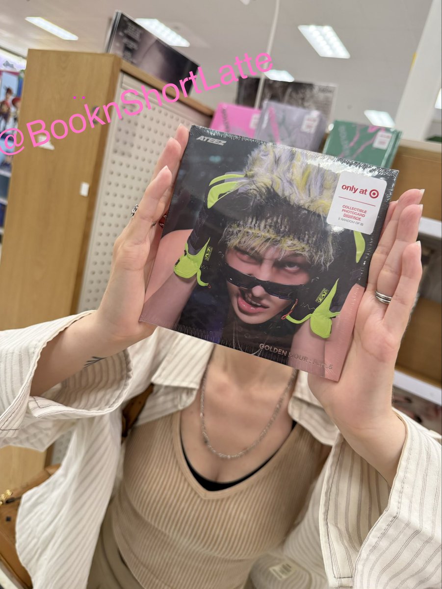 BooknShortLatte's tweet photo. #hello82 #82giveaway
#MyLocalTarget
@hello82official @ATEEZofficial

Target • Greensboro, NC •
Found GH5 featuring Mingi’s CD version at 🎯
I want this so 🅱️AD! 🤑💗 https://t.co/bN8CcranPu