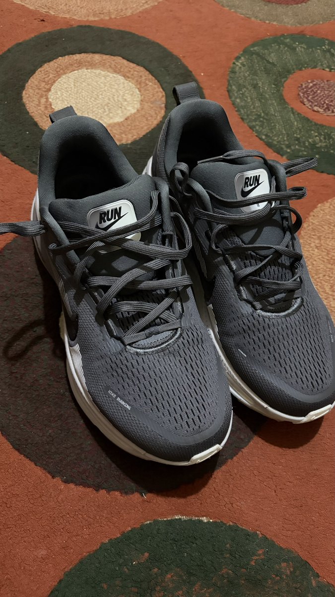 tokopidea's tweet photo. WTS Nike Vomero 18 like new baru pakai 60kiloan, full box, open price 1.2 https://t.co/lJQGW4M4Pu