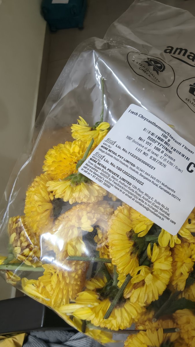 mannughann's tweet photo. @amazonnow agent chat window is still loading!!
How the f did verification of image failed? Can't you see stale flowers and otherwise bad quality flowers in this. I have even uploaded label https://t.co/NOEUrAtCNf