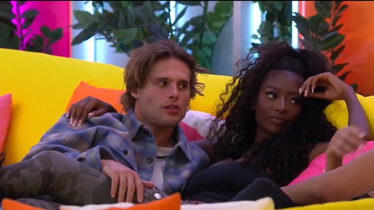 ko6laid's tweet photo. the buzz whenever bryce and trinity appears on my screen, like they just really compliment each other aaaaaa https://t.co/BJQIUPg97E