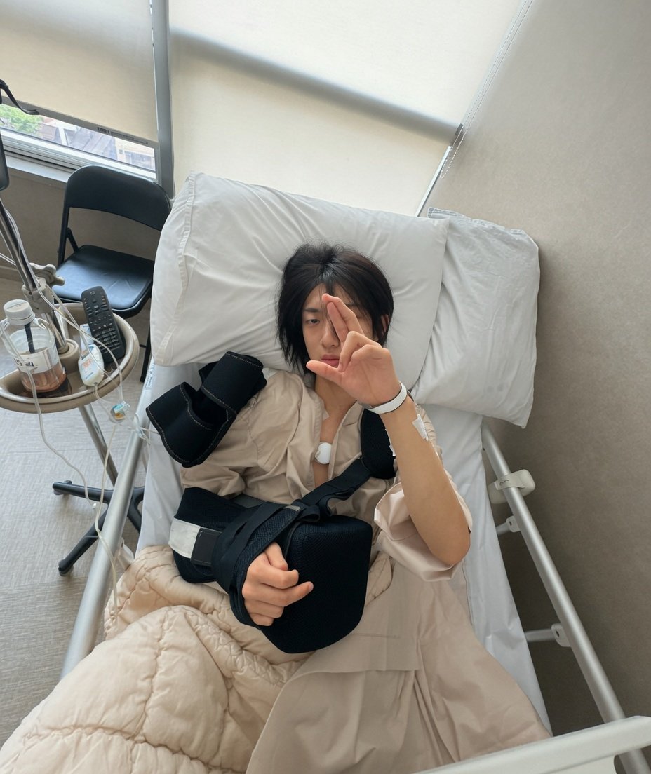 gokuzzsenlili's tweet photo. get well soon woojinie 🫳🏻🫳🏻 https://t.co/2LLW2RvJjY