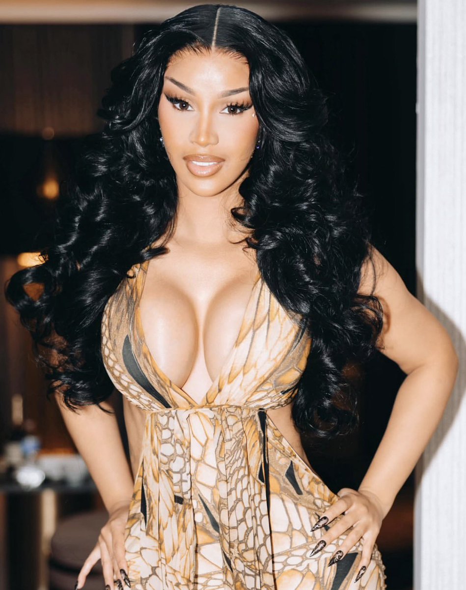 updatesofcardi's tweet photo. Face is giving and never not gave. 🖤 https://t.co/pp19lvNfVo