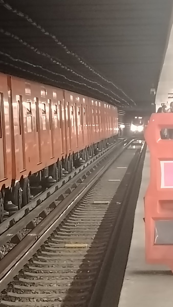 Carolis0222's tweet photo. @MetroCDMX No mmn dirección observatorio
Y no más no avanza... https://t.co/9dZxj1b6L6