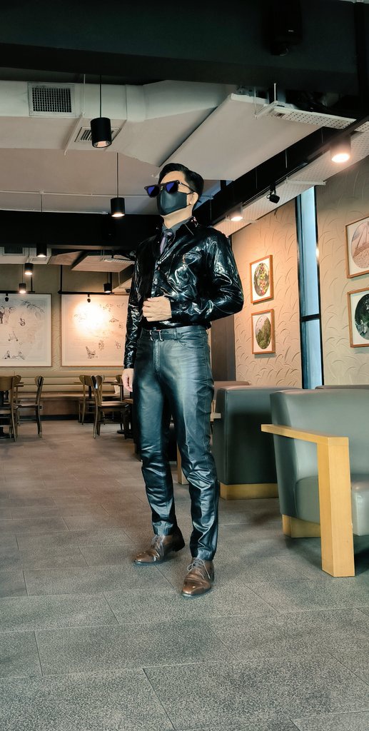 leatherloves77's tweet photo. 摄像头：奇怪的蜀黍又出现了😅😅 https://t.co/jRyJ8WtuBl