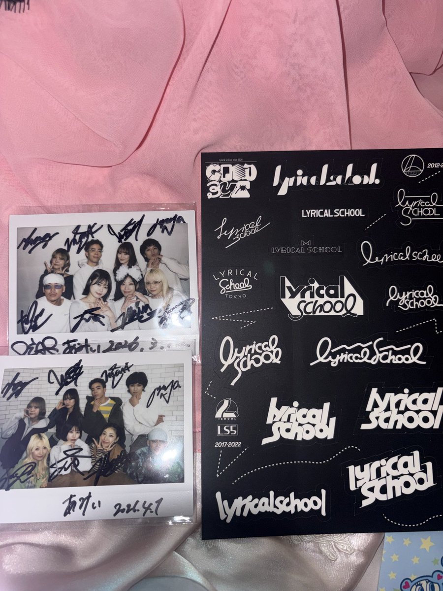 Amampersanda's tweet photo. 最後のリリスクグッズ到着しましたぁ。
はぁ、泣いちゃうかも．．．

チェキ、コンサートチケット、ステッカーセット https://t.co/LgeRaibcJz