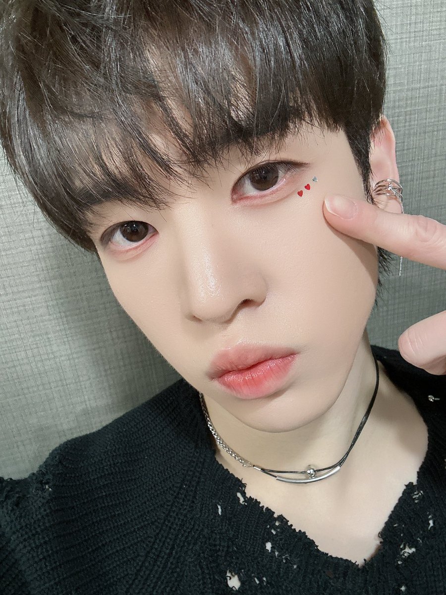 runmeright's tweet photo. 이때는 사진확대해서 아이라인 올렷는지 내렷는지 확인하는 재미도 있엇지 ... https://t.co/P0HGwG9aRR