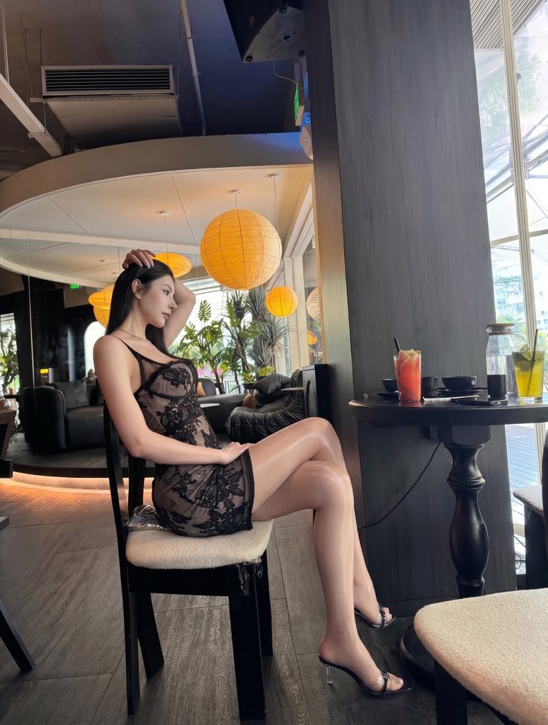 RajatKa25509809's tweet photo. 所谓的优雅，是不动声色的高级，而反差，是偶尔流露的烟火气 https://t.co/OvxrACTIIw