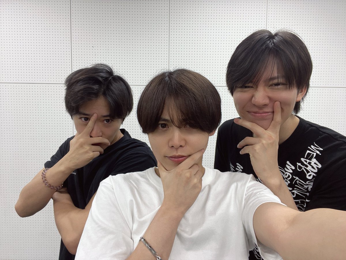 NRespawl's tweet photo. 本日は旧Valkyrie歌唱稽古でした！

沢山笑った😌

#あんステ https://t.co/O254efCkH2