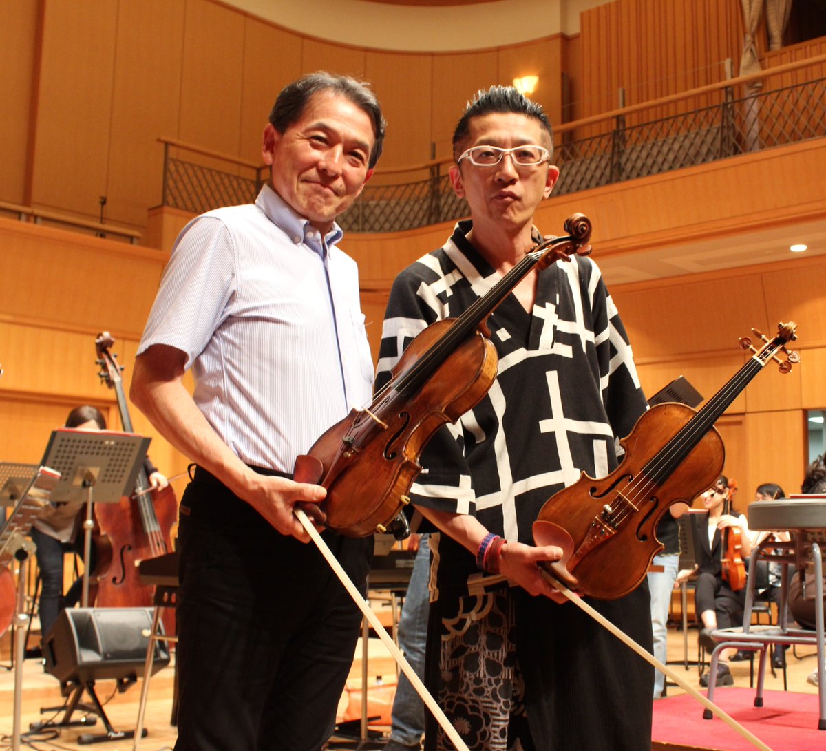 ac_orchestra's tweet photo. 本日のリハーサルでは、ソロ・コンサートマスター小森谷巧氏とソリスト石田泰尚氏という貴重なショットも…！ https://t.co/FOSkFMc2fV