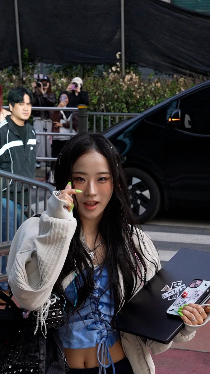 kbsworld_enter's tweet photo. [줌인캠] #HIIPE_Princess #하입프린세스 #Stolen #뮤직뱅크출근길

H//PE Princess (하입프린세스) 뮤직뱅크 출근길

🎥영상 촬영일: 260515, 260522

https://t.co/VtOj1NzwP4 https://t.co/ssJSrsTClU