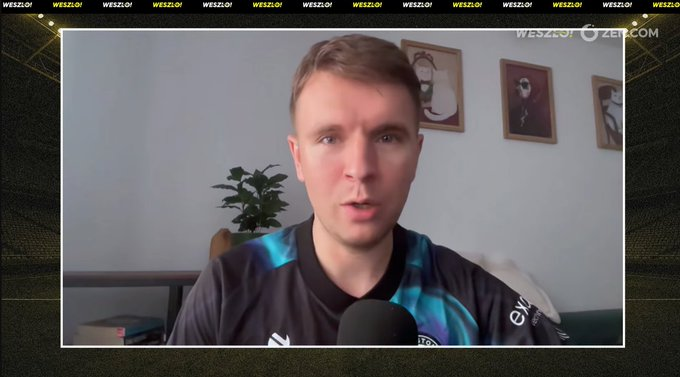 WeszloCom's tweet photo. Janczyk: Nie zgadzam się z pesymistyczną narracją, że Legia nie ma dobrego składu i że Papszun musi lepić z resztek. Legia Warszawa dalej ma skład, o którym część ligowców marzy. Skład będzie po prostu dość wąski i uszczuplony. Trzeba dobrze zastąpić kilku piłkarzy. To nie jest skład, który nie może powalczyć o piąte miejsce.