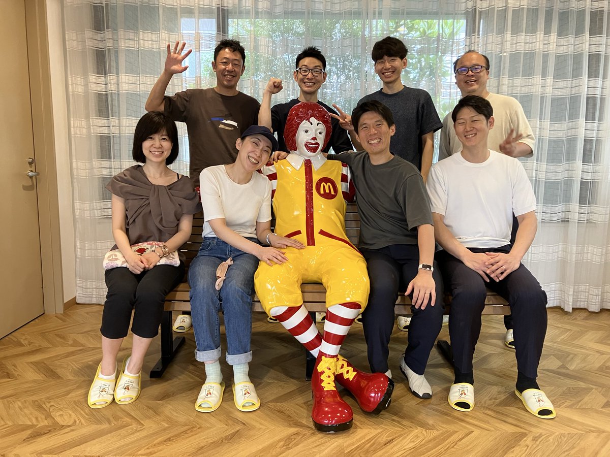 dmh_osaka_kento's tweet photo. 先月に引き続き、小野薬品労働組合の皆さまが、ボランティアに来てくださりました。時間をかけ雑草取りをしてくたさった後、🌲ハウスに対する温かなお心遣いの言葉をいただきました。本当にありがとうございます。ご寄付いただいた、たくさんのお品物も大切に使わせていただきます🍭 https://t.co/nnRfGtsFaB