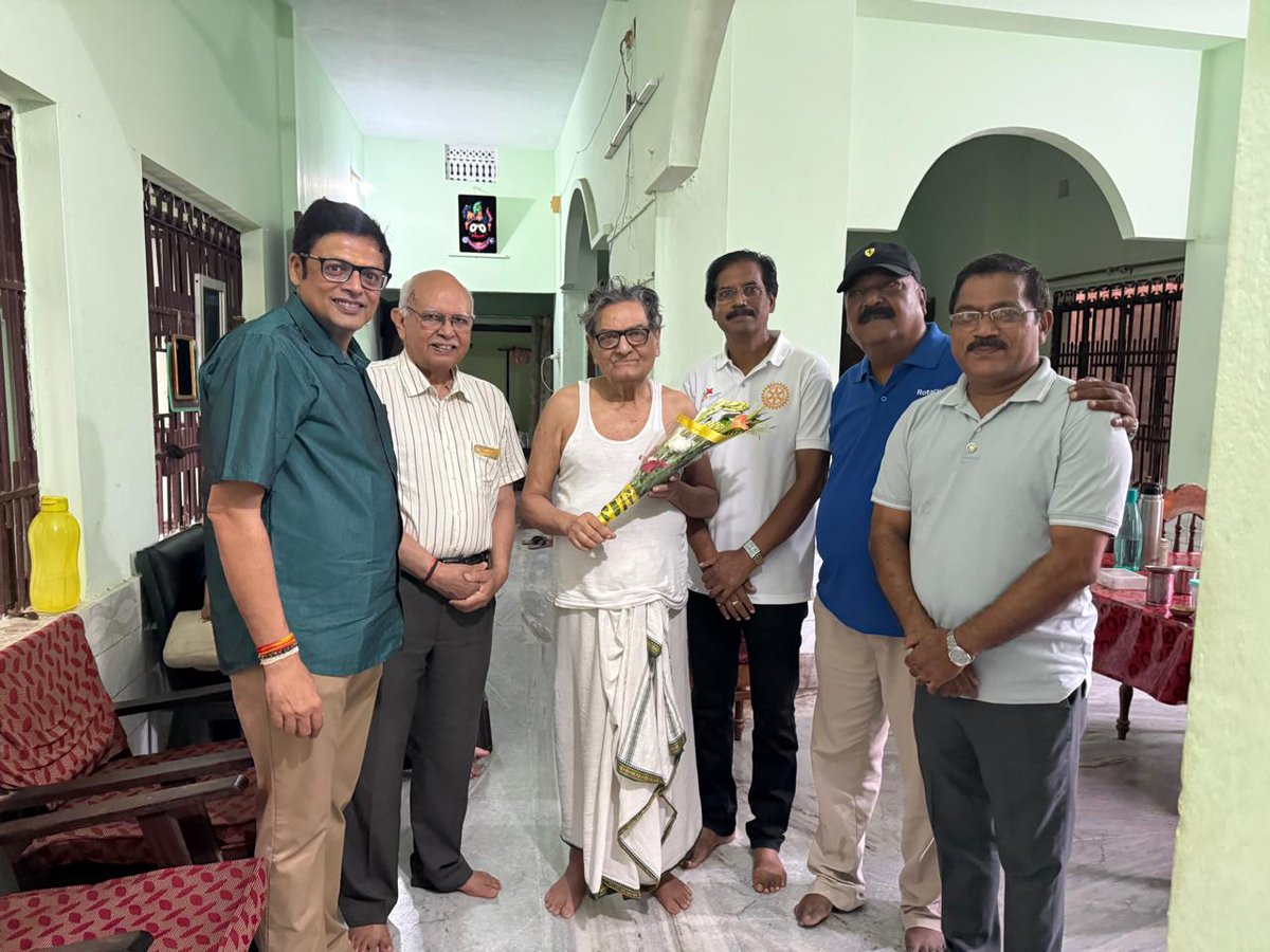 RotaryDhenkanal's tweet photo. On #NationalDoctorsDay, members of Rotary Club of Dhenkanal conveyed gratitude to the doctors serving our community. Personally visited Dr. B. B Nanda, Dr. B. Ram, the CDM&amp;PHO, ADMO, Dhenkanal, &amp;  the dedicated doctors of the District Headquarters Hospital. https://t.co/dPKMRqU7pw