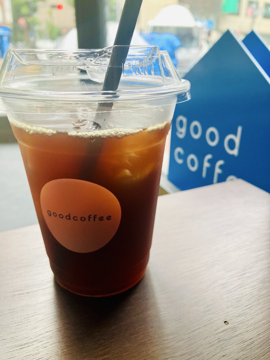 saitamaaoba's tweet photo. 都内で仕事の合間を縫って、新橋の『good coffee』さんでコーヒータイム☕️
国登録有形文化財の『堀商店』の建物がまるごとカフェになっていて、レトロ建築好きな人にはたまらない空間
このあと新橋で1杯引っ掛けて埼玉に帰りたい気持ちを必死に抑えて次の仕事へ向かいます!🍻
#goodcoffee #新橋 https://t.co/6zJTZvnPQE