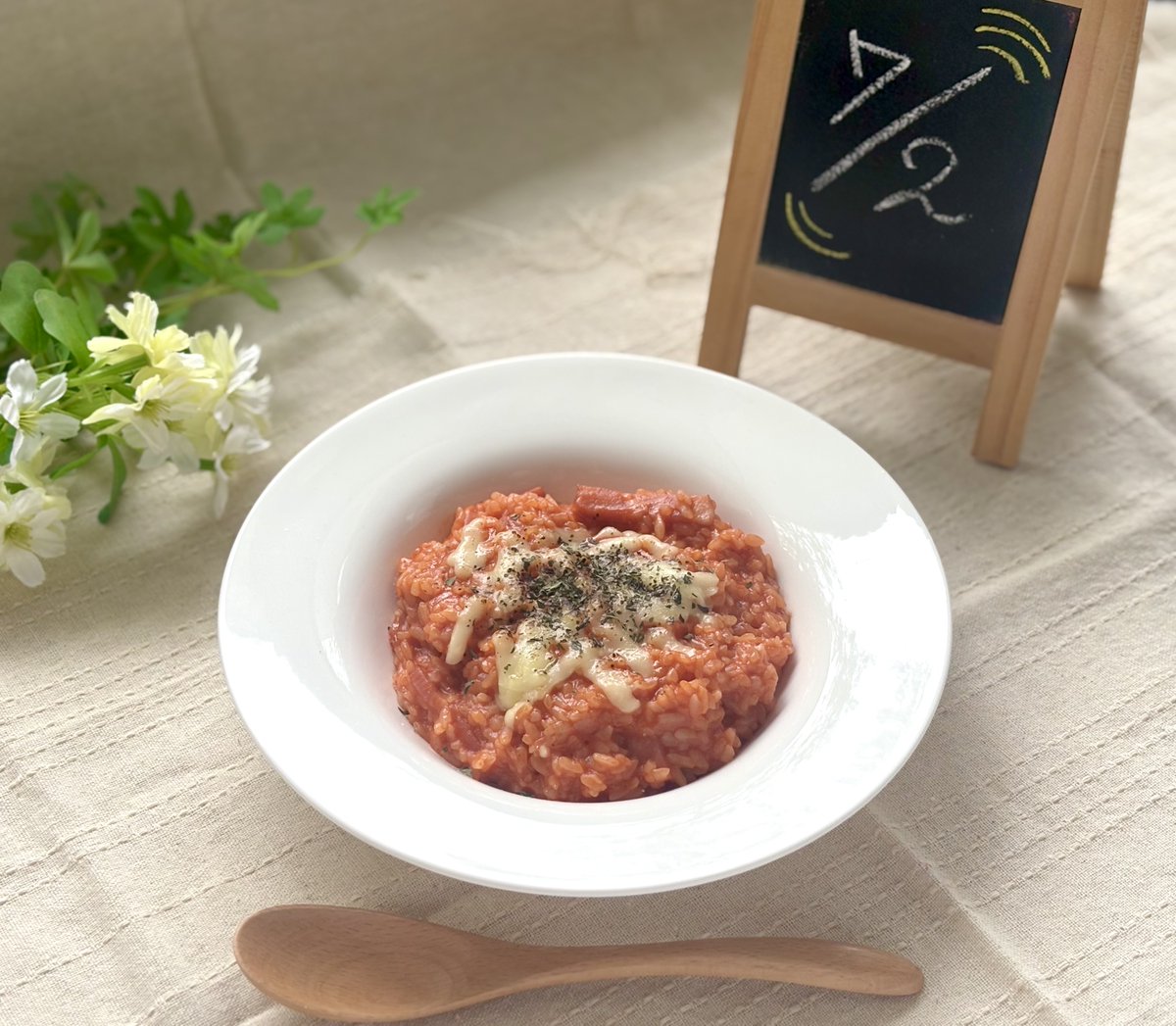 sozaiya__san's tweet photo. ぐつぐつ煮込んだトマトリゾット🍅

あつあつ、とろ〜り、幸せごはん🤍
チーズとトマトの組み合わせが最高です🤤

#リゾット #料理 #料理好きな人と繋がりたい #イタリアン https://t.co/Wanh2FBocr