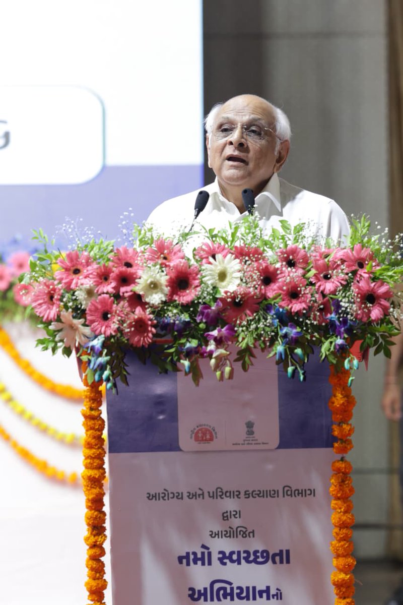 Bhupendrapbjp's tweet photo. 'નમો સ્વચ્છતા અભિયાન' અને 'અમૃતપાન અભિયાન': સંગમ સ્વચ્છતા અને સ્વાસ્થ્યનો.. 

આજથી શરૂ થયેલ 'નમો સ્વચ્છતા અભિયાન’ને માત્ર 7 દિવસ પૂરતુ મર્યાદિત રાખવાનું નથી, પરંતુ સ્વચ્છતાને આપણા બારે મહિનાના રોજિંદા સહજ સ્વભાવ અને આદતમાં વણી લેવાની છે. આપણી આસપાસ ગંદકી ન થાય અને સ્વચ્છતા જળવાય તે માટે દરેક નાગરિકે સ્વયં જાગૃત થવું પડશે.

સ્વચ્છતા અને સ્વાસ્થ્ય બંને એકબીજા સાથે અભિન્ન રીતે જોડાયેલા છે, જેને જુદા પાડી શકાય તેમ નથી.
 
આપણી સંસ્કૃતિમાં કહેવાયું છે કે, 'પહેલું સુખ તે જાતે નર્યા'.
માનનીય વડાપ્રધાન શ્રી નરેન્દ્રભાઈ મોદીજીએ દેશવાસીઓના સ્વાસ્થ્યની ચિંતા કરીને સ્વચ્છ પાણી, સ્વચ્છતા અભિયાન, ધુમાડામાંથી મુક્તિ અને યોગ જેવી વિવિધ પહેલ કરી છે.

આજે ગુજરાત વૈશ્વિક સ્તરે પ્રગતિ કરી રહ્યું છે. વિદેશથી પણ લોકો હોસ્પિટલોમાં સારવાર કે પ્રવાસ માટે ગુજરાત આવતા હોય, ત્યારે આપણી સ્વચ્છતા જોઈને પ્રભાવિત થાય તેવું સુંદર અને અનુસરણીય વાતાવરણ આપણે સૌ સાથે મળીને ઊભું કરીએ. 

સાથે જ, માતા અને બાળકોના સ્વાસ્થ્ય માટે વિશેષ પ્રયાસો કરીએ.