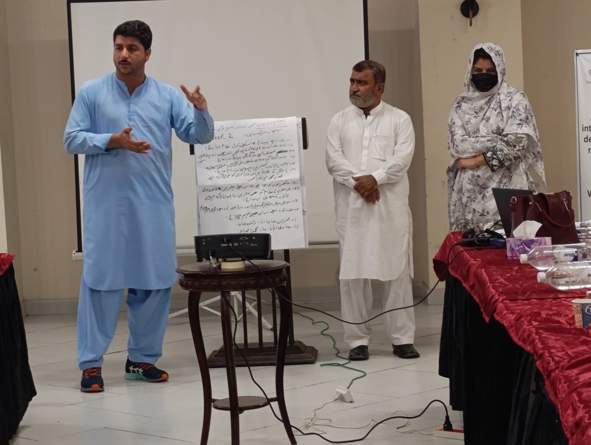 imranHoti10's tweet photo. سابقہ تحصیل ممبر عمران خان ہوتی شیلٹن ریسٹورنٹ میں IRSP کی جانب سے آگاہی مہم کے حوالے سے میٹنگ میں شرکت۔ 
جس پر (تعلیمی اداروں میں نشی کو کیسے کنٹرول کرنا ہے) کے ٹاپک پر بات کی ۔ https://t.co/pdSRDtZFto