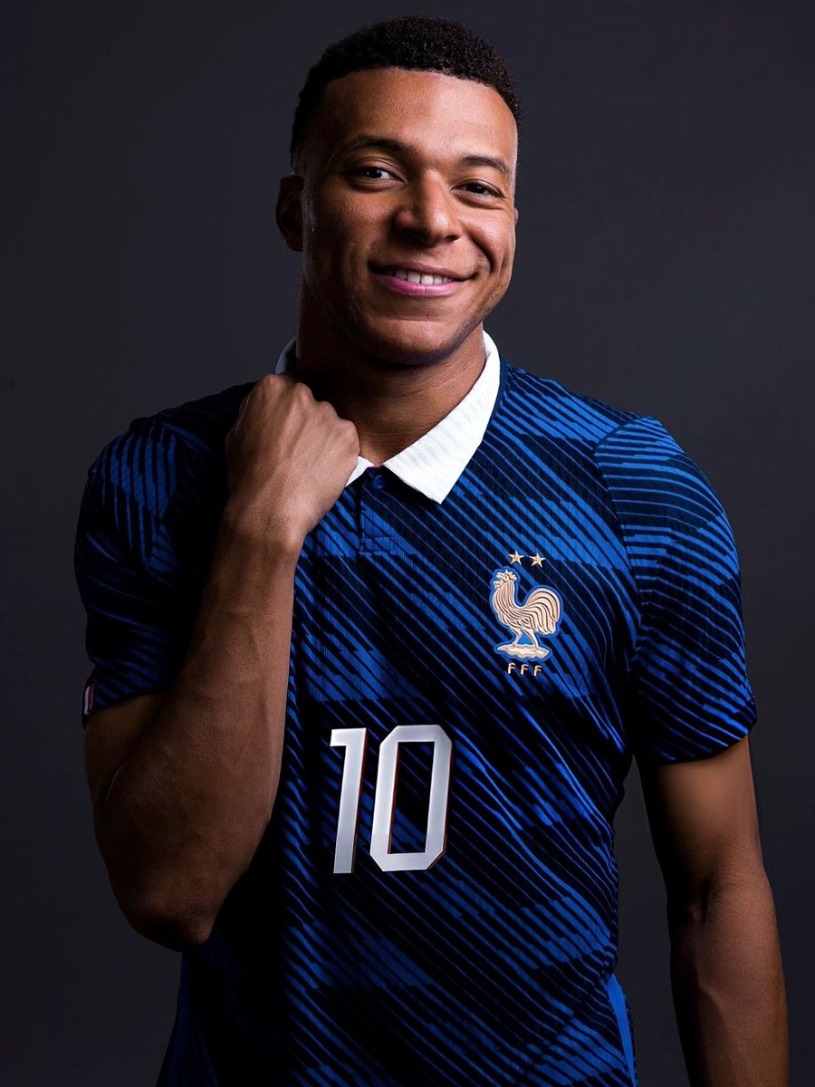 asistanaliz's tweet photo. 🇫🇷 Kylian Mbappe: "Gol krallığı yarışına bakmıyorum... Ayrıca Lionel Messi'nin benden daha fazla gol atacağına eminim." https://t.co/QNPLxeD7SB