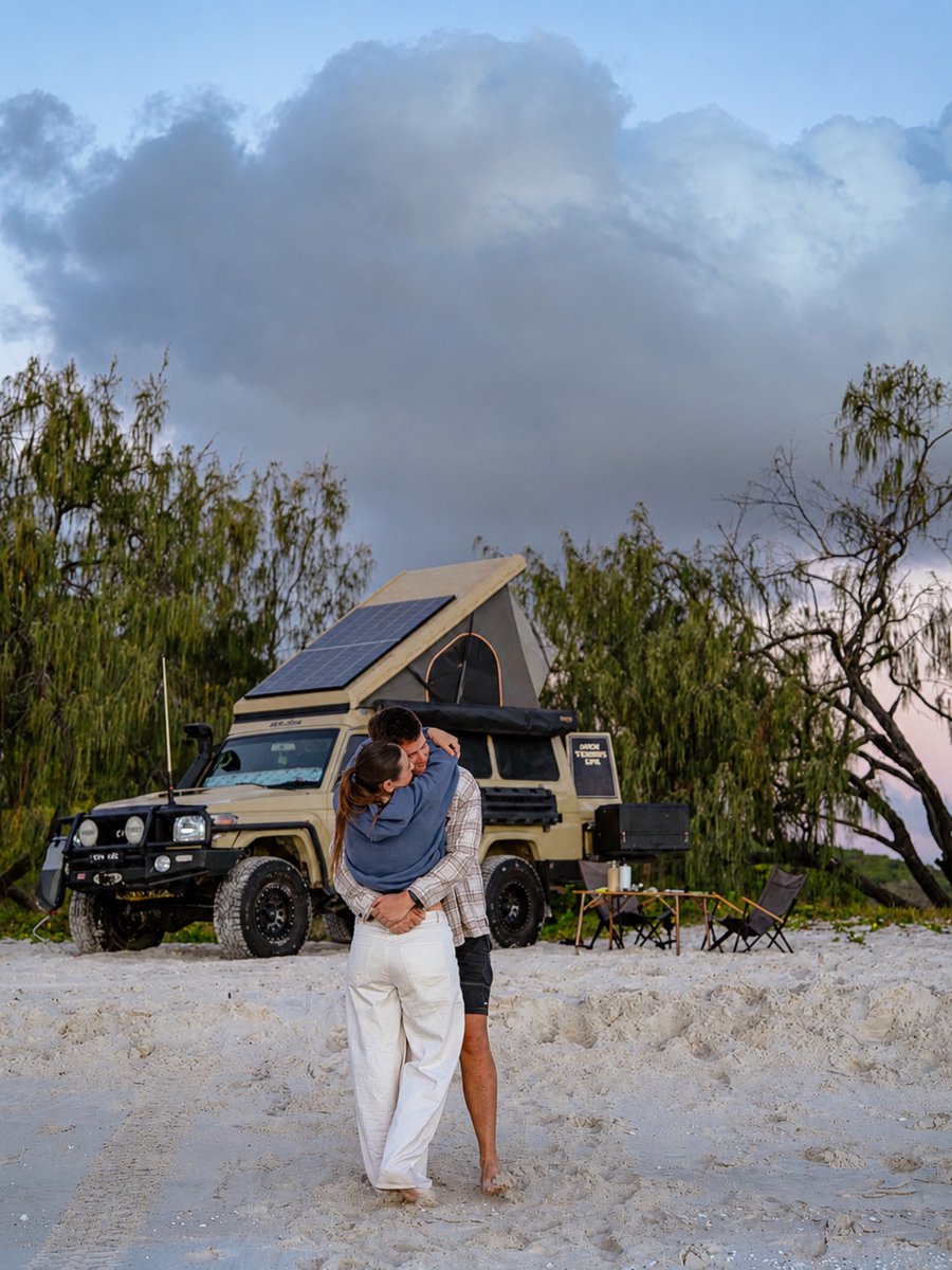 GRJ79K's tweet photo. ランクル女子、、、おまえらいいかげんしとかないとおじさんはおこるよ?
#Toyota #LandCruiser78
#Troopy #TroopCarrier https://t.co/VHUy3sOe1S