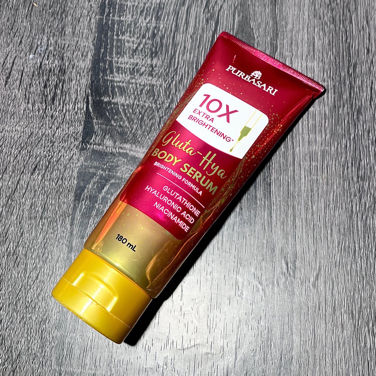 glazeshine_'s tweet photo. in this economy, ternyata body serum yg mantep tuh ga harus mahal ya 😭

Awalnya tuh aku cuma penasaran karena banyak yang bilang ada efek tone up. 
Kupikir ah paling biasa aja… eh pas dipake pertama kali keliatan lebih cerah. 😍 https://t.co/24yHcOtAhJ