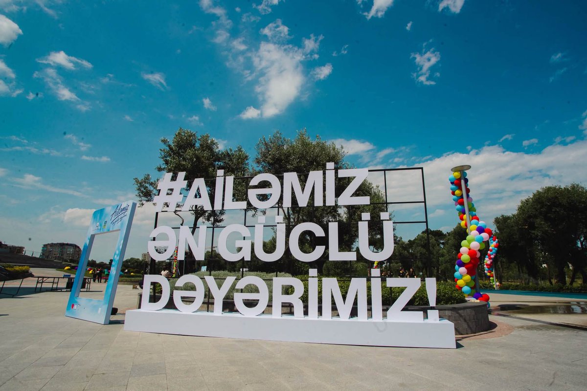 AileQadinUsaq's tweet photo. 👨‍👩‍👧‍👦“Ailəmiz – ən güclü dəyərimiz” şüarı altında festival keçirilib🎈

🔰30 iyun 2026-cı il tarixində Ailə, Qadın və Uşaq Problemləri üzrə Dövlət Komitəsinin təşkilatçılığı ilə baş tutan festival çərçivəsində  panel sessiyası təşkil edilib.

🖇️https://t.co/Z8mgUp1FZz https://t.co/406BVVXg8f