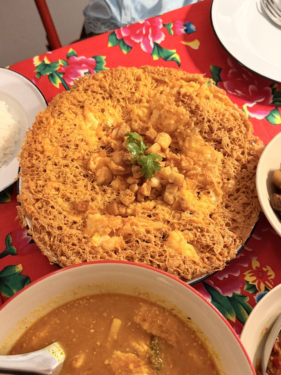 whatdoueattoday's tweet photo. หรอยจริงคับ🥵🌶️ วัตถุดิบดี เครื่องแกงถึงงง อย่างกุ้งผัดสะตอ นี่กุ้งตัวจะเท่าช้อนละ เนื้อหวานสดเด้ง ผัดกะปิสะตอมาโคตรจัดจ้าน ละมีมะนาวให้บีบเสริมรสด้วย เด็ด🌟🌟 ไข่เจียวกากหมูก็อร่อย ทอดมากรอบฟูกินเพลิน หมึกผัดน้ำดำก็กลมกล่อมผัดมาหอมสมุนไพรมากๆ และที่ต้องสั่งคือ ยำไข่เป็ดดาว🥚 ไข่แดงเยิ้มไข่ขาวกรอบคลุกน้ำยำเปรี้ยวหวาน อ้ยย อยากกินอีกเลยคับ
