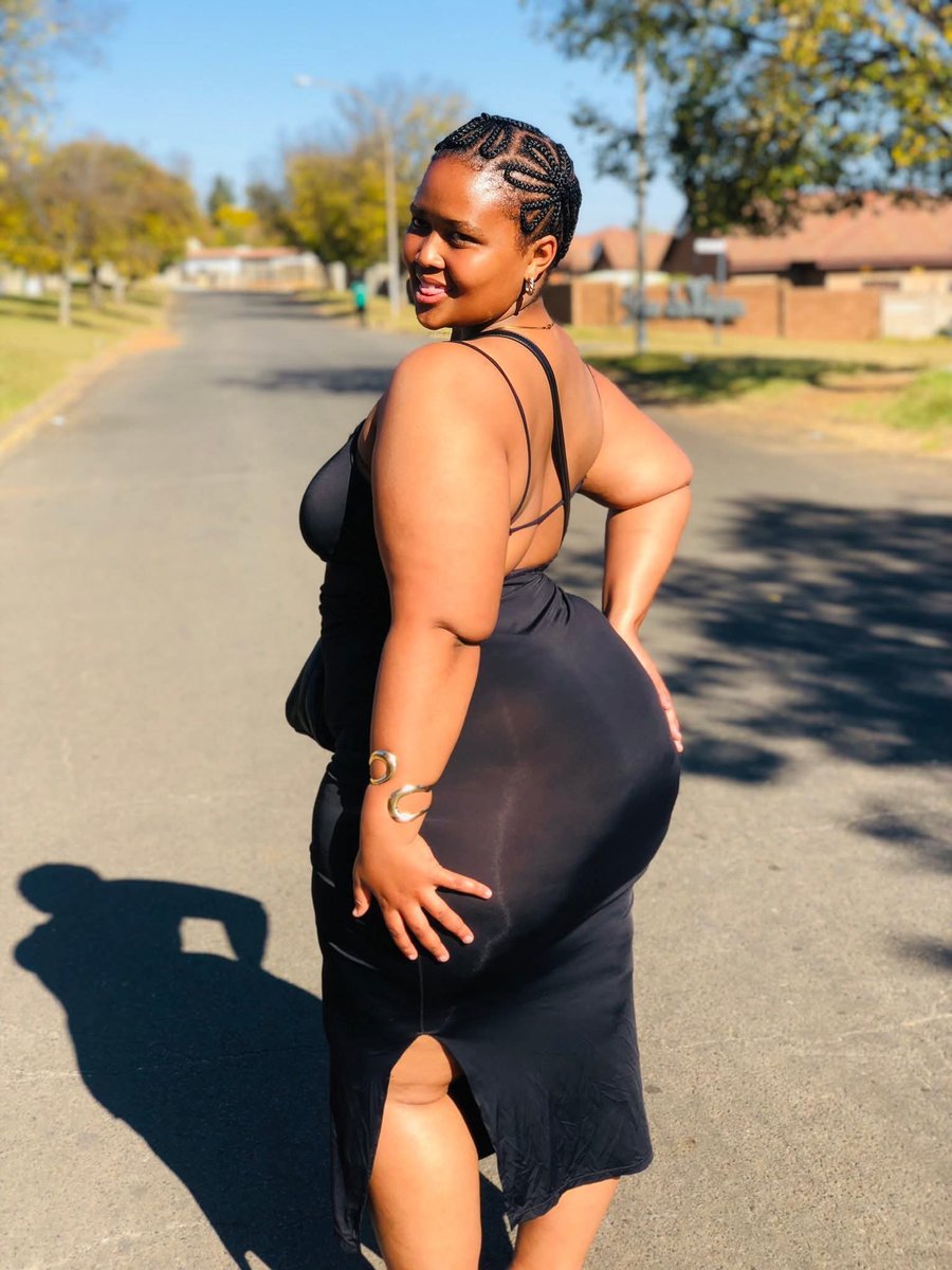 Ziyanda1429's tweet photo. Happy birthday to myself 🎊🎉🎉🎉🍰❤️ https://t.co/CluCXrgffo