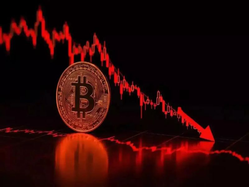 InstaForex_Mas's tweet photo. Bitcoin Slides to Nearly 2-Year Low

In  early July, Bitcoin fell to about $57,700, its lowest level since  September 2024, leaving the cryptocurrency more than 50% below the  record high set last October. https://t.co/gHuJPudrzT