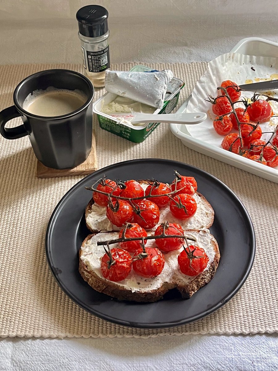 AnilBhatia2's tweet photo. Energizing post-workout fuel: Grilled chicken breast + quinoa + roasted cherry tomatoes, light, protein-packed u0026 perfect for weight loss. #EatClean #WeightLossMeal https://t.co/0PNWtjVwpi