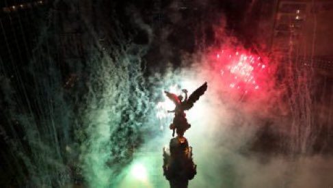 srperezpolanco's tweet photo. Ingatumadre es la foto más mexicana de la historia https://t.co/umxMZF6Bn7