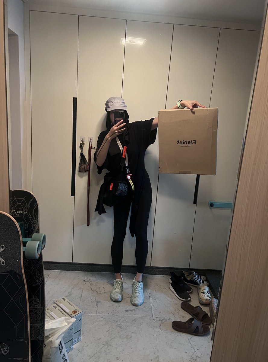 sohn_ji's tweet photo. 플레닌트 신상 가방!!!! 🎒
선물 받았습니다 😆
@flenint 

러닝이나 수영 다녀와서 젖은 운동복을 넣고 가방째 빨래할 수 있어서 원래도 정말 편하게 쓰고 있었는데요.

사용자들의 의견을 반영해 더 업그레이드됐다고 합니다.

가방 용량은 24L로 커지고,
내부·외부 포켓도 더 실용적으로 바뀌었고,
빨래할 때 스트랩 버클도 훨씬 쉽게 분리되도록 개선됐네요.

색상도 더 다양해졌습니다.

잘 쓰겠습니다. 감사합니다 😊
사용 후기 또 써보고 차차 올려보도록 할게요