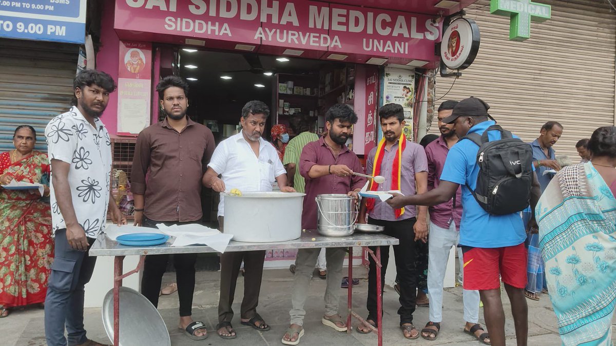 PalaniAnnanagar's tweet photo. தமிழக வெற்றிக் கழகம்
பிறப்பொக்கும் எல்லா உயிர்க்கும்!

மாண்புமிகு தமிழ்நாடு முதலமைச்சர் அண்ணன் திரு. ச. ஜோசப் விஜய்  அவர்களின் அறிவுறுத்தலின்படி, 

மாண்புமிகு ஊரக வளர்ச்சி மற்றும் நீர்வளத்துறை அமைச்சர் அண்ணன் திரு. என். ஆனந்த் அவர்களின் ஆணைக்கிணங்க,

சென்னை மத்தியம் மேற்கு மாவட்டம் - மாவட்ட கழக செயலாளர் அன்பு அண்ணன் திரு. அண்ணாநகர்
A.S. பழனி அவர்களின் தலைமையில்,

அண்ணாநகர் தொகுதி சட்டமன்ற உறுப்பினர் அண்ணன் V.K ராம் குமார்  அவர்களின் முன்னிலையில்,

அண்ணன் தளபதி விஜய் அவர்களின் விலையில்லா விருந்தகம் திட்டத்தின் கீழ் பொதுமக்களுக்கு காலை உணவு வழங்கப்பட்டது.

⏳நாள்: 112

📍இடம்: சென்னை மத்தியம் மேற்கு மாவட்டம் தலைமை அலுவலகம் (அண்ணா ஆர்ச் அருகில்), (அண்ணாநகர் தொகுதி)

⏱️தேதி : 01/07/2026

📅கிழமை : புதன்கிழமை

🎁பங்களிப்பாளர்: 
சென்னை மத்தியம் மேற்கு மாவட்டம் நிர்வாகிகள் சார்பாக.

எல்லா_புகழும்_தளபதிக்கே !

என்றும் தளபதி வழியில்,

அண்ணாநகர் A.S. பழனி
மாவட்ட கழக செயலாளர் 
சென்னை மத்தியம் மேற்கு மாவட்டம் 
தமிழக வெற்றிக் கழகம்

#CMJosephVijay #cmvijay #tvkvijay #annanagaraspalani #vkramkumarforannanagar