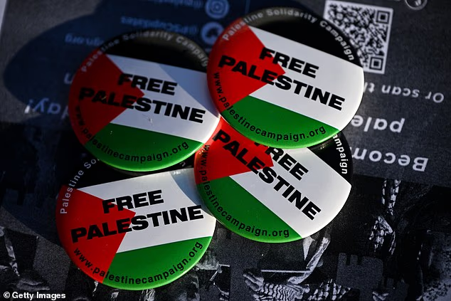 daveatherton's tweet photo. How was security officer Zara Saiyed ever allowed to wear a pro-Palestine badge &amp; kefiyyeh hijab at Heathrow Airport? She also had the gall to take the company to an employment tribunal, claiming the badge was as important as wearing a hijab.

She lost-I'd sack her for the hijab. https://t.co/skVN5GV1Ig