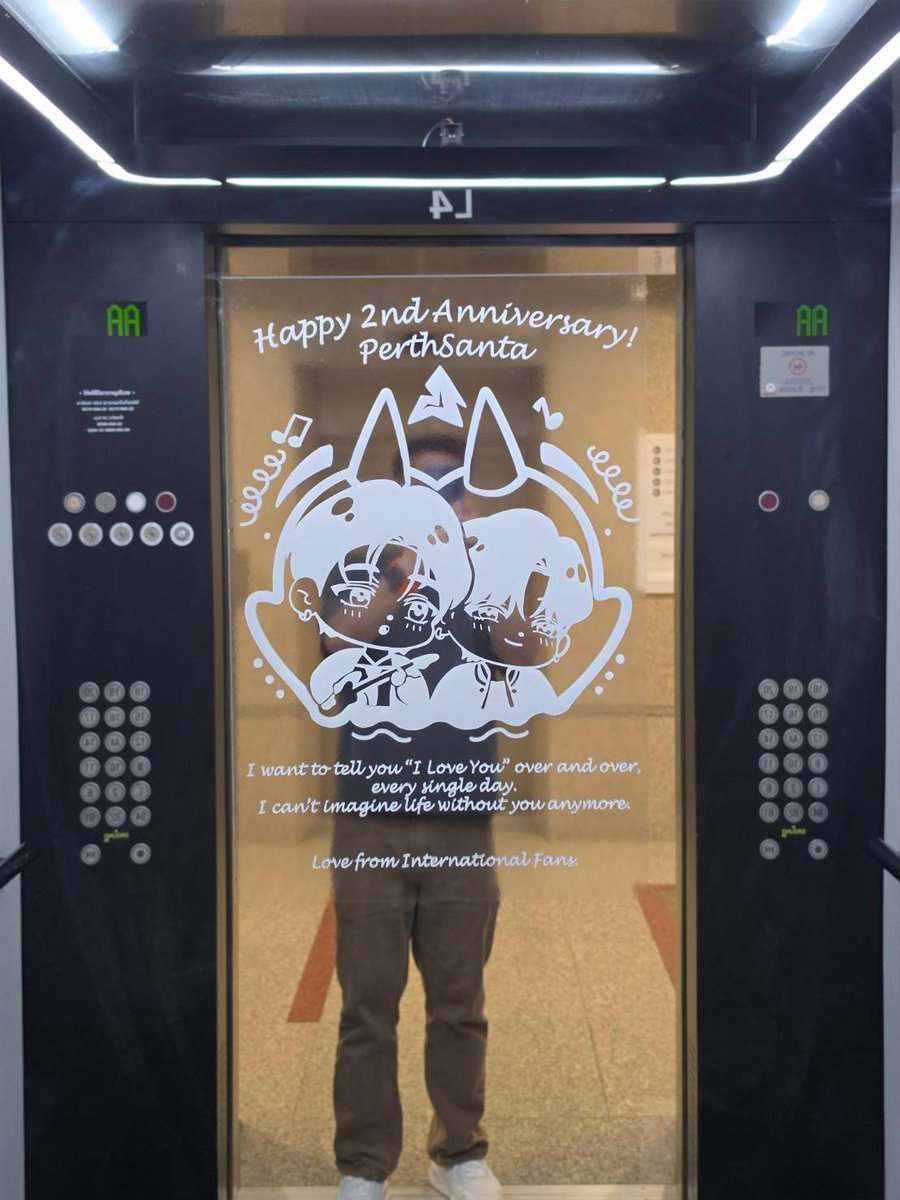 icemochily's tweet photo. Our PerthSanta 2nd Anniversary Glass Media is now live! 🖤🤍
If you're visiting GMM Grammy, don't forget to take a photo or video with our lift ad and tag us! 📸✨

#PerthSanta #เพิร์ธแซนต้า
#PerthTanapon #Santapp https://t.co/AOfVpj2O4k