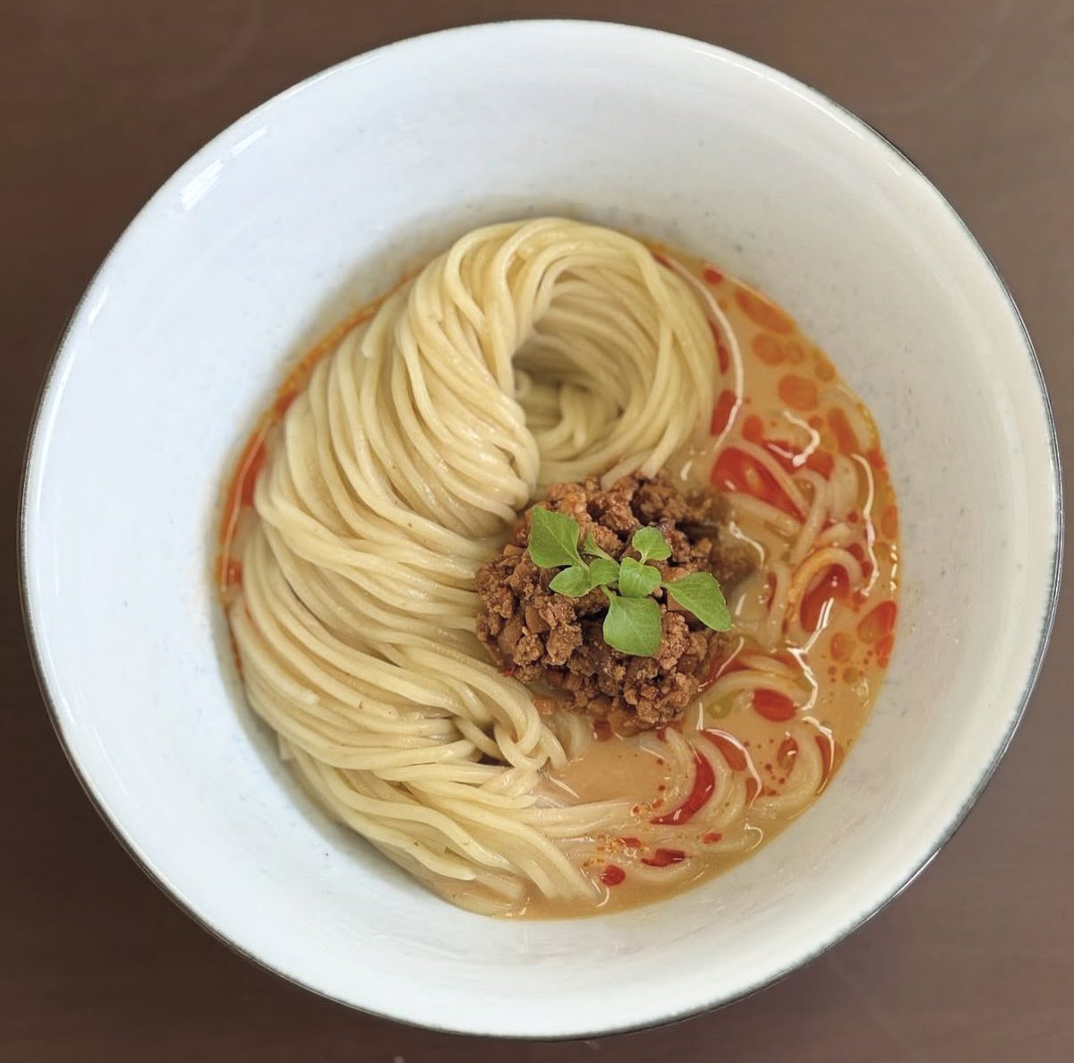 sanominoru's tweet photo. 氷水でキリッとしめた自家製麺に濃厚自家製ゴマだれをたっぷりとかけて。
辛さの中に甘みと酸味、旨味をまとめた支那そばやらしい「冷やし担々麺」の提供が7月2日（木）から始まります。 https://t.co/3GModa7Qr0