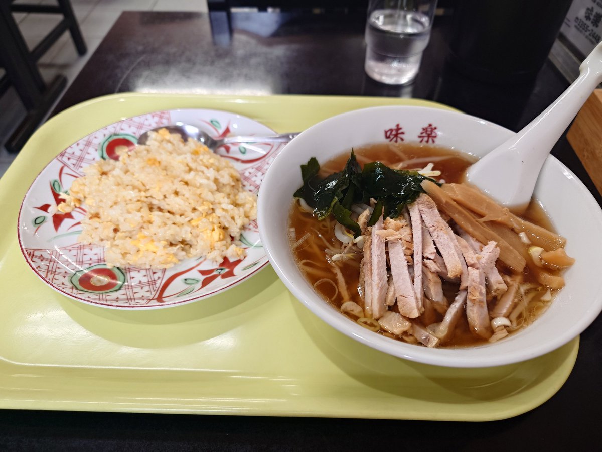 takeME0923's tweet photo. 東京に来たらとりあえず味楽さん☺️
今回は味楽ソバとたまごチャーハン（両方ミニ）を頂きました✨

#味楽 https://t.co/IFtvup1sP2