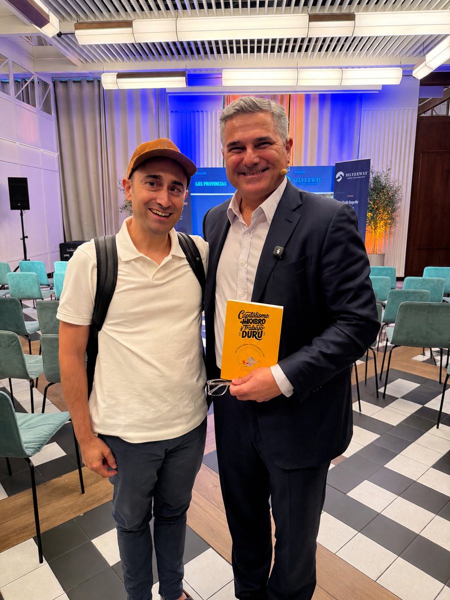 qualityandalpha's tweet photo. Ayer pasamos una tarde genial con @PedroEsAr de @SilverwayAM hablando de la importancia del #interescompuesto e invertir para los hijos 👨‍👨‍👦 y nietos 👦👧 de la mano de @lasprovincias y gracias a @Rankia en #valencia https://t.co/O3gwG6CAsi