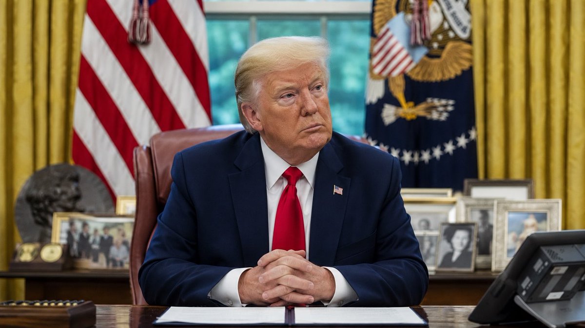 hispanomicses's tweet photo. 🚨 La Corte Suprema de EE.UU. le dio un golpe a Trump: mantuvo en pie la ciudadanía por nacimiento y tumbó su orden ejecutiva que buscaba redefinir quién es estadounidense. Fallo de 5-4.

🧵👇 https://t.co/S5L92EaUwb