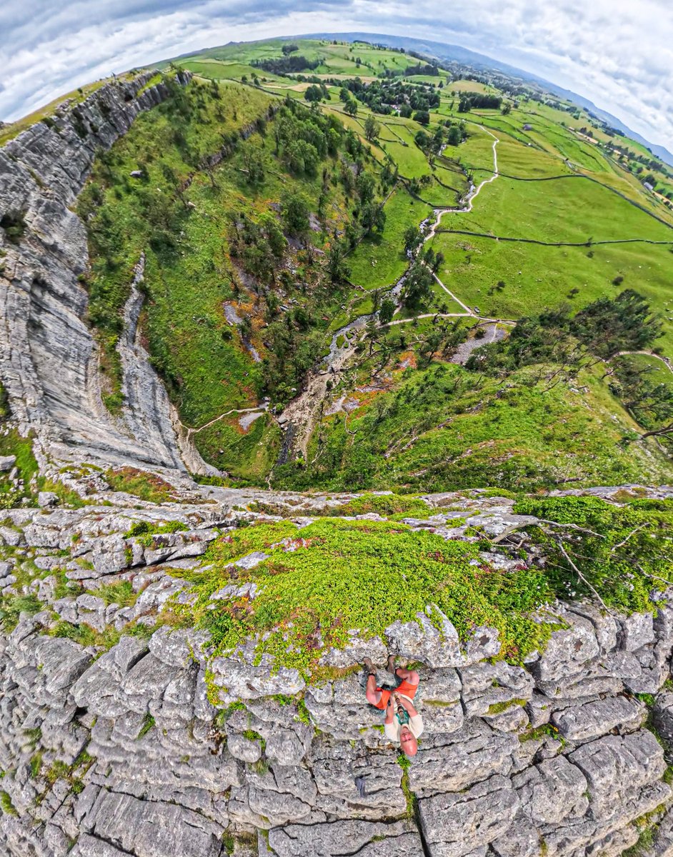 paul_steele's tweet photo. Taking a moment. Taking a view....
Malham Cove, Yorkshire.
.
A glorious spot. And part of one the favourite BaldHiker Guided Social Walks. https://t.co/Dj3Rzkgb5N