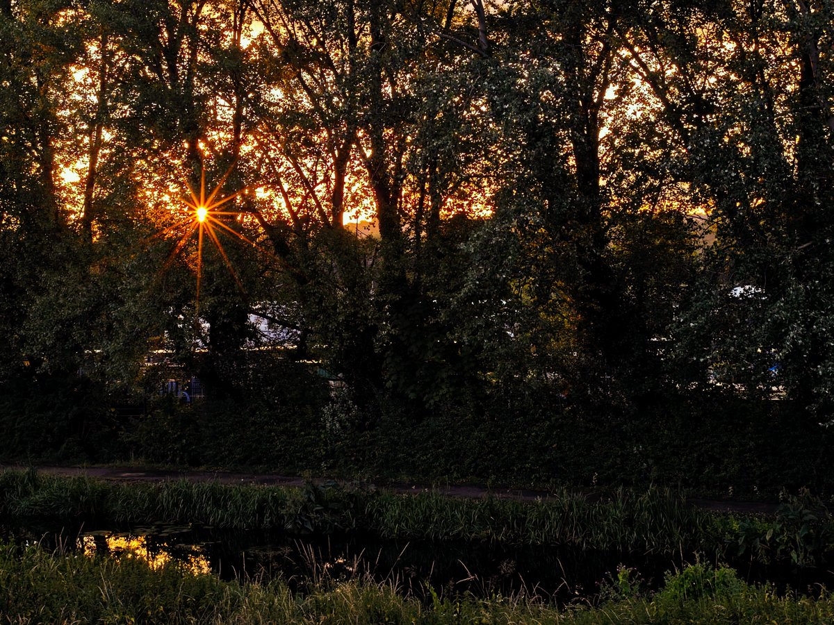 justin_kadafi's tweet photo. #sunrise #starsun #leica #summilux #xiaomiphotography #ShotOnSnapdragon https://t.co/2N3FrsJFx1
