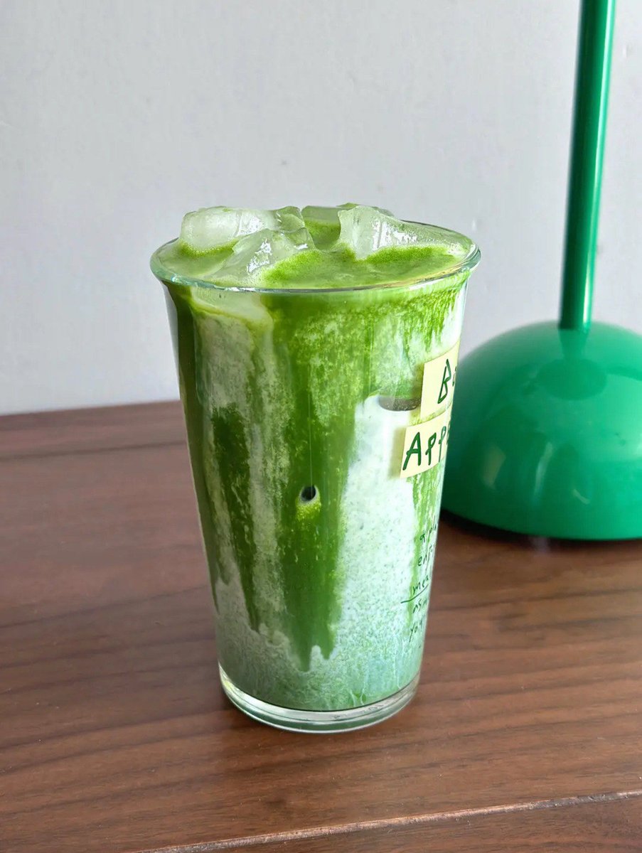 Kingsheik1's tweet photo. Easy 5-minute iced matcha latte  Warm matcha powder + oat milk + ice = your perfect morning pick-me-up! Mix u0026 sip in 10s—no fancy equipment needed! https://t.co/A7U0SXJ3xk