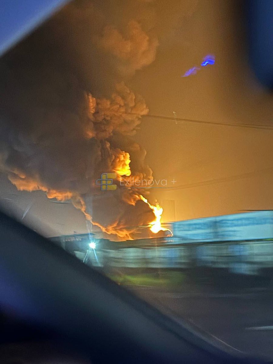 maria_drutska's tweet photo. Russia does have some beautiful scenery.

Especially during the SBU’s 40-day marathon of forcing Russia toward peace.

Russia will keep burning.
The fuel queues get longer.

And it’s only getting started. . https://t.co/U3pNtOXxJo