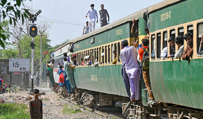 JaidevJamwal's tweet photo. Official account of Pakistan Railways posting AI generated videos of fantasy luxury trains.😂
Original trains they operate in 2nd photo. https://t.co/ksSmZ0I47c