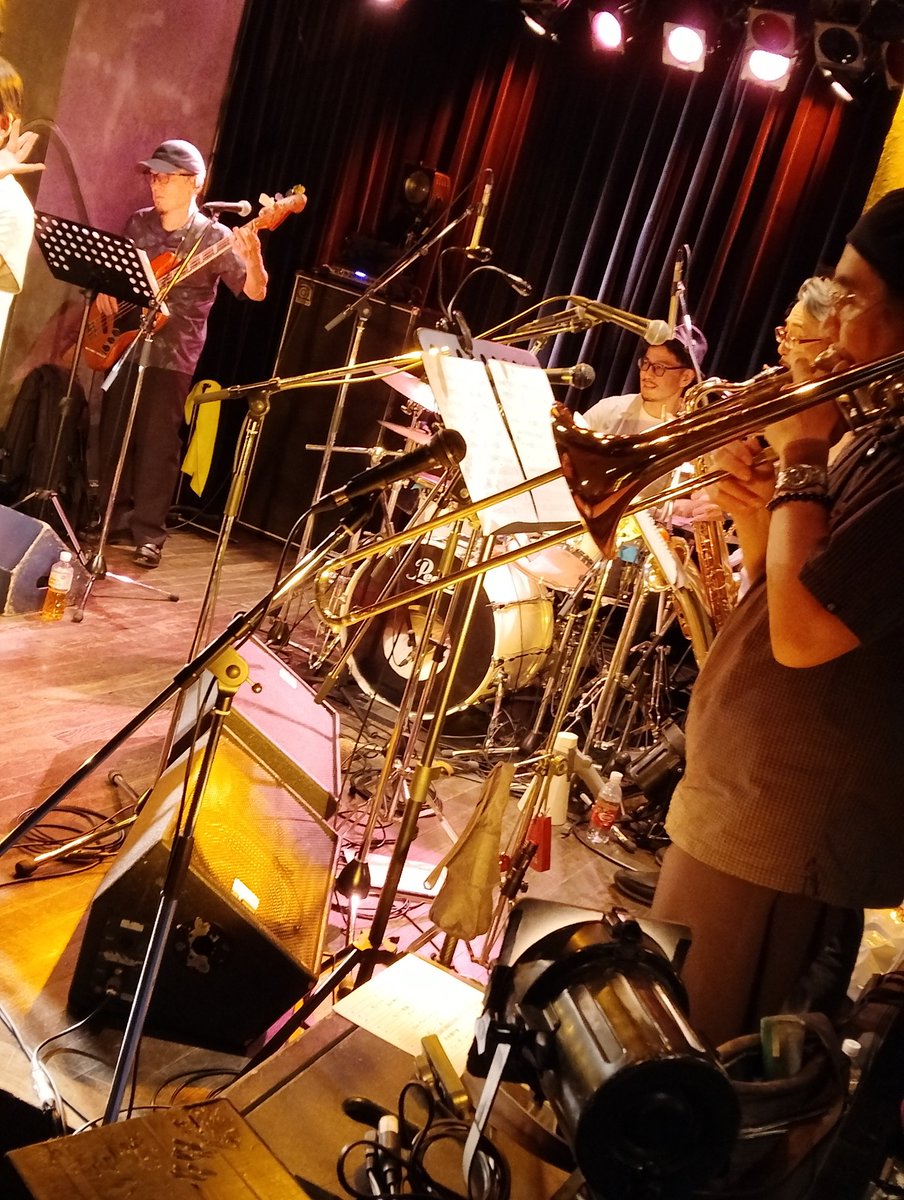 shirobara_emi's tweet photo. 【本日！！！】
リハーサルからゴージャスムーティ！
日常を忘れて楽しみましょう！
当日券あり！会場にいらして下さい！

7月1日（水）
「ゴージャス・ムーディー・ロマンチック白ばらキャバレーナイトショーinトーキョー」
白崎映美&amp;白ばらボーイズ
@南青山MANDALA
開場18:00 開演19:00 https://t.co/OuleYwAN5t